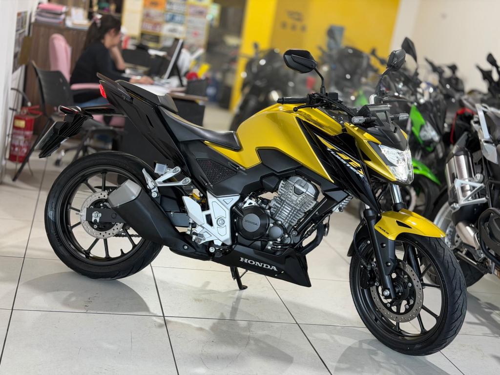 HONDA CB 300 F Twister - Foto