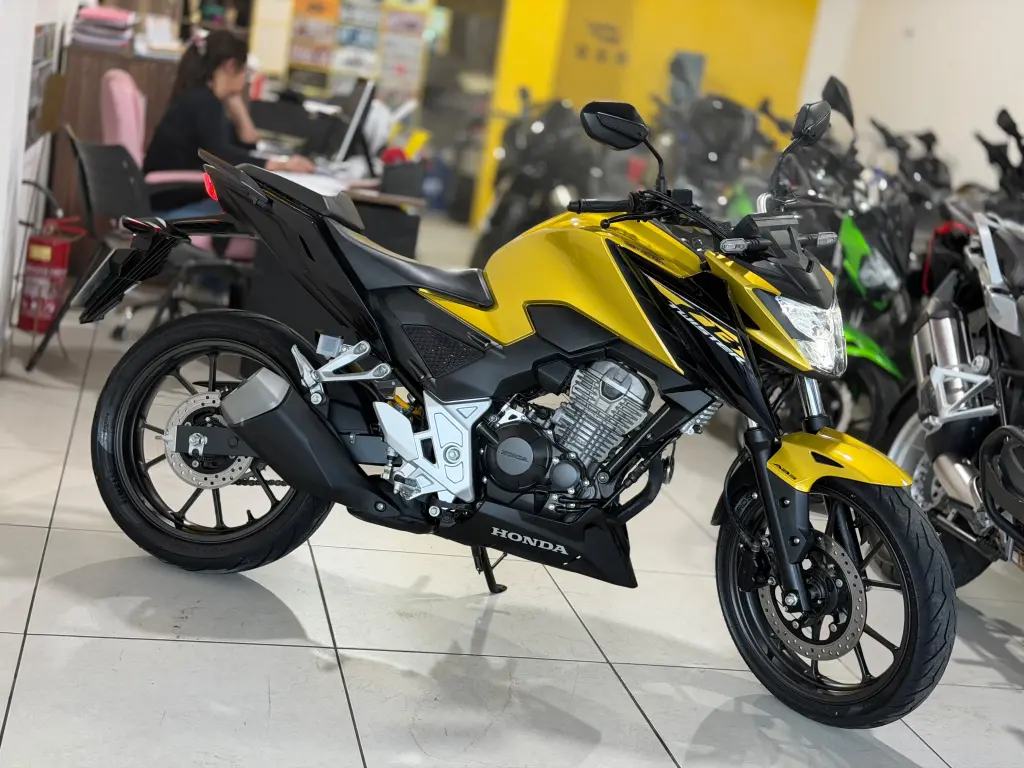 HONDA CB 300 F Twister - Foto