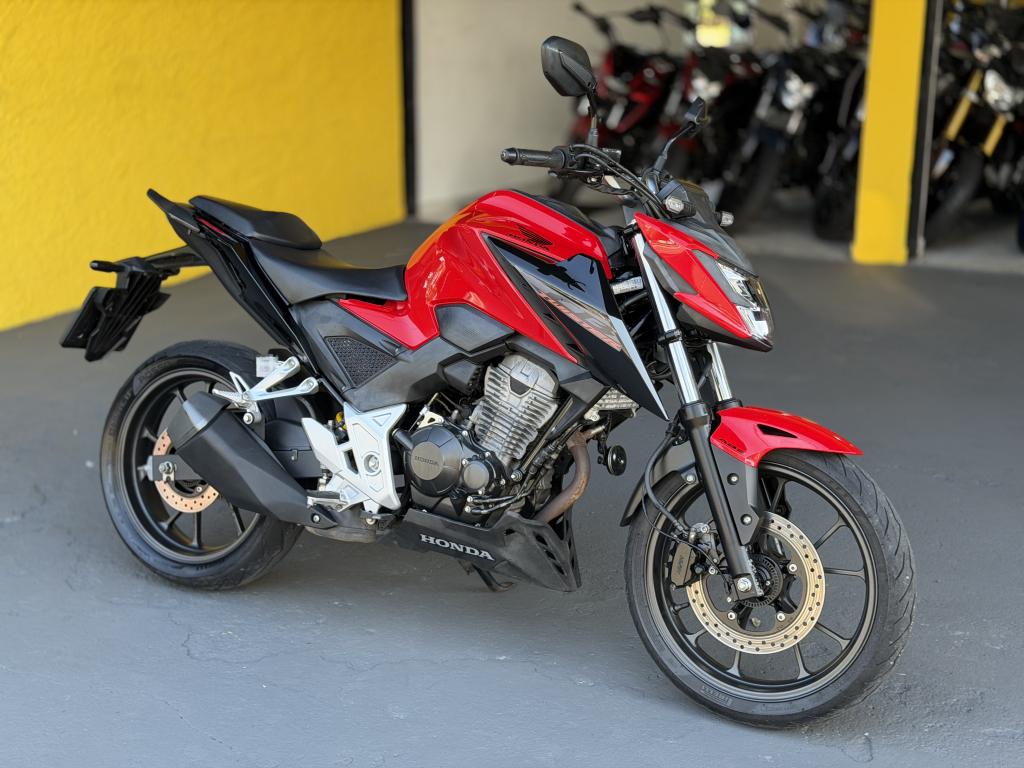 HONDA CB 300 F Twister