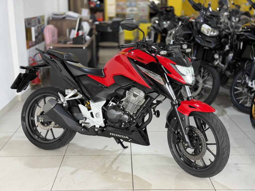 HONDA CB 300 F Twister