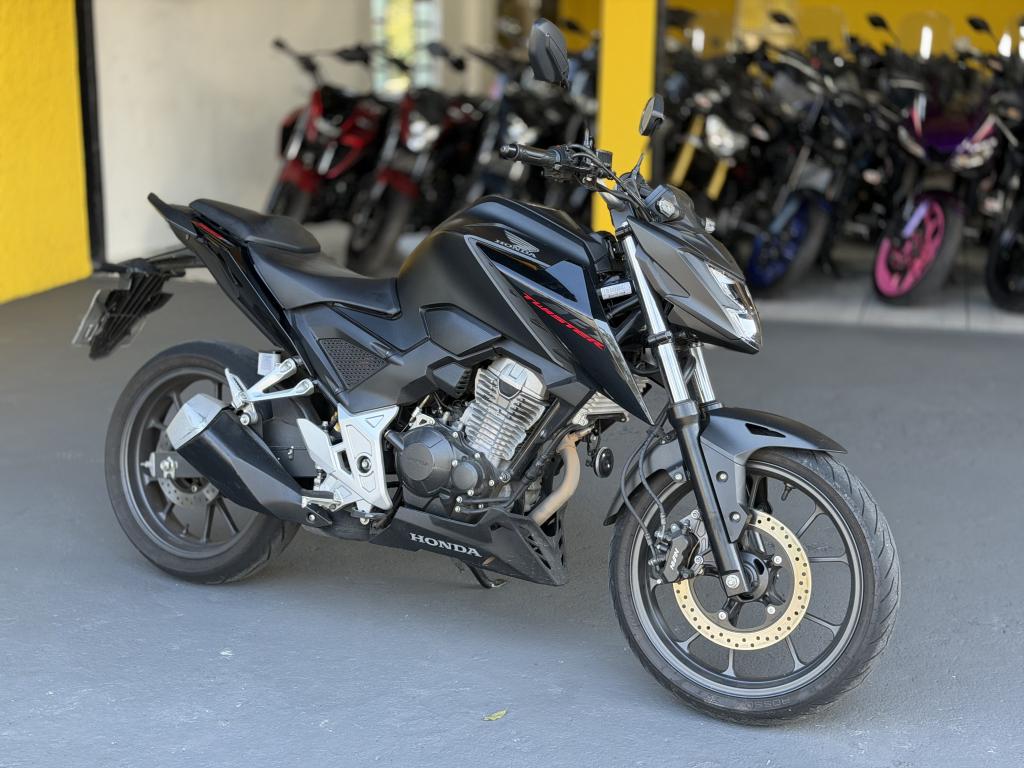HONDA CB 300 F Twister