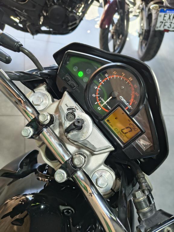 HONDA CB 300 R - Foto