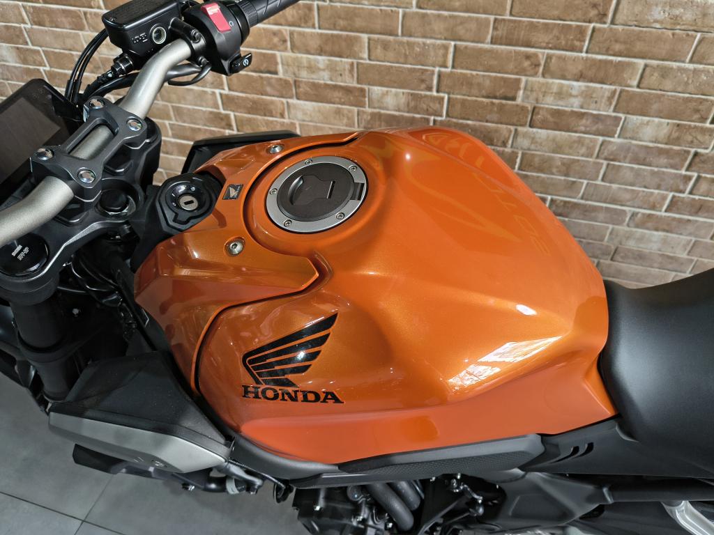 HONDA CB 650 R - Foto