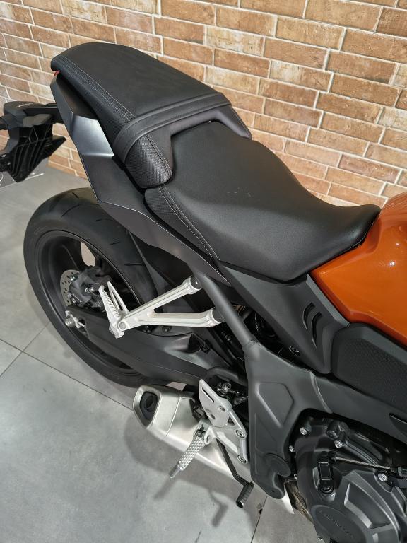 HONDA CB 650 R - Foto