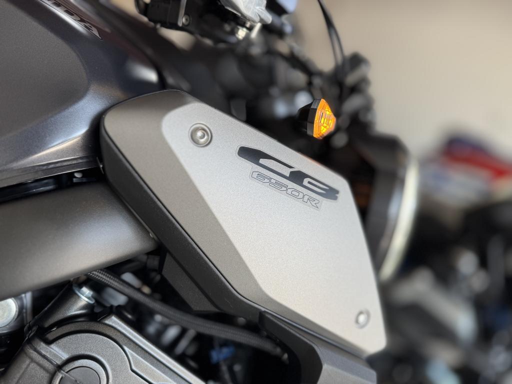 HONDA CB 650 R - Foto