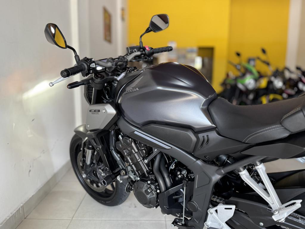 HONDA CB 650 R - Foto