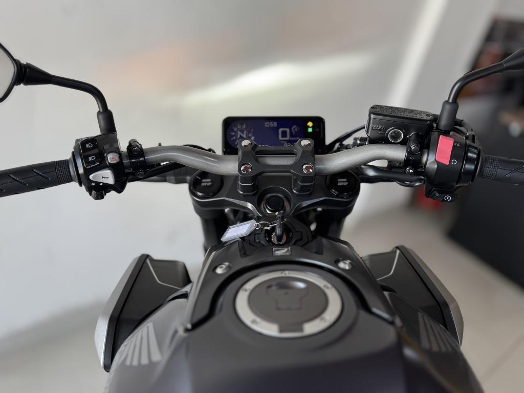 HONDA CB 650 R - Foto