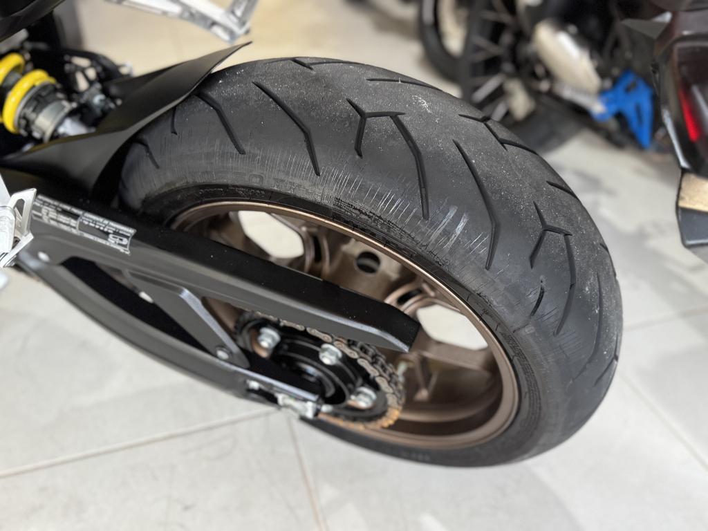 HONDA CB 650 R - Foto