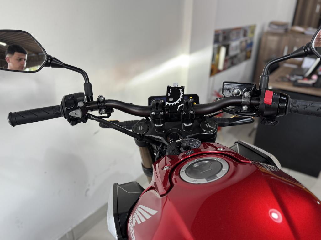 HONDA CB 650 R - Foto