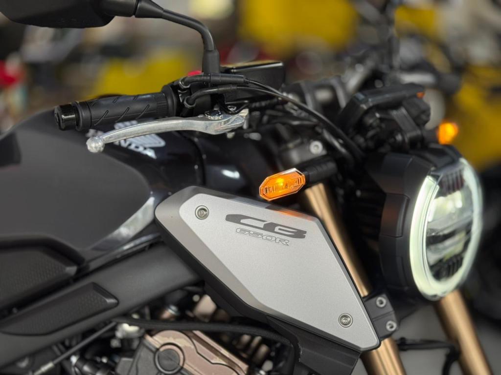 HONDA CB 650 R - Foto