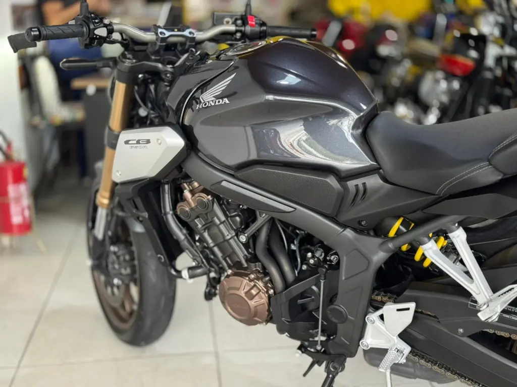 HONDA CB 650 R - Foto
