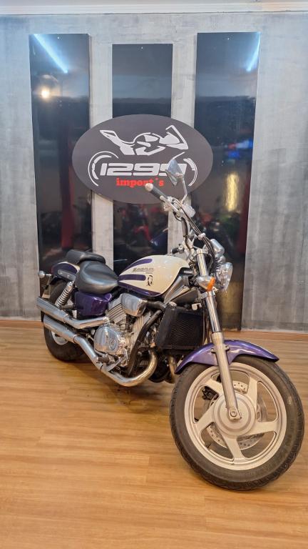 HONDA Magna 750 - Foto