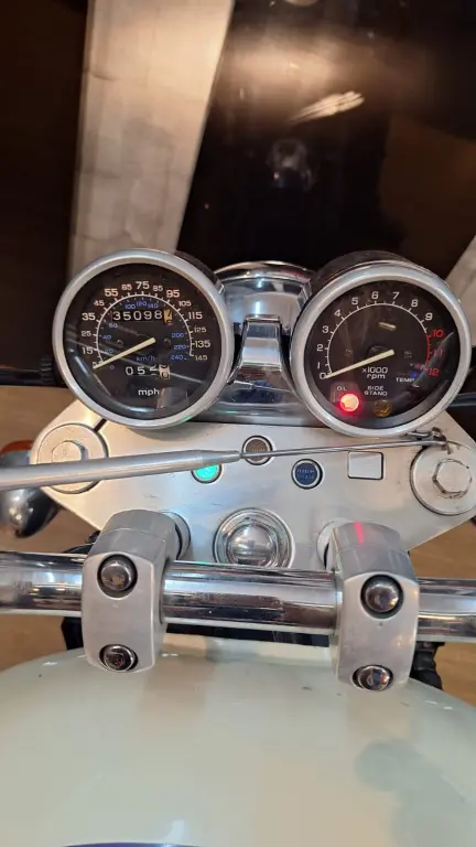 HONDA Magna 750 - Foto