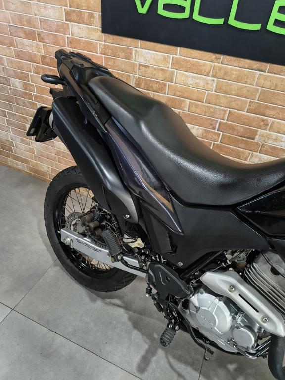 HONDA XRE 300 - Foto