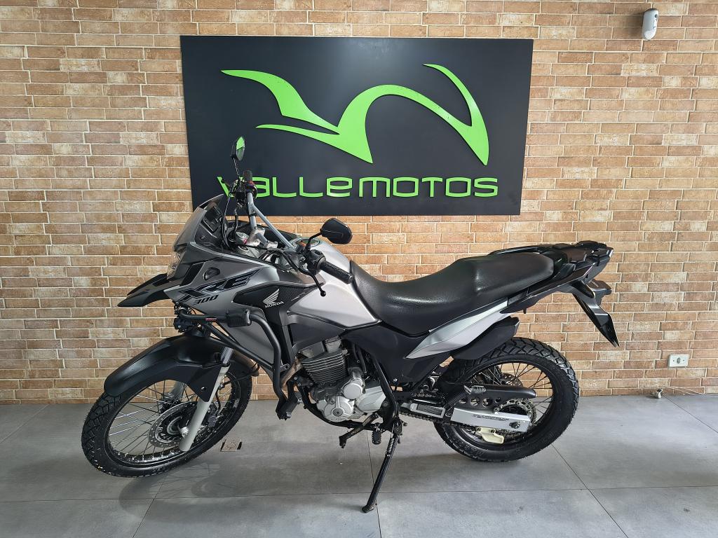 HONDA XRE 300 - Foto