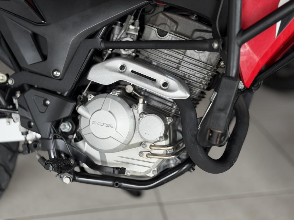 HONDA XRE 300 - Foto