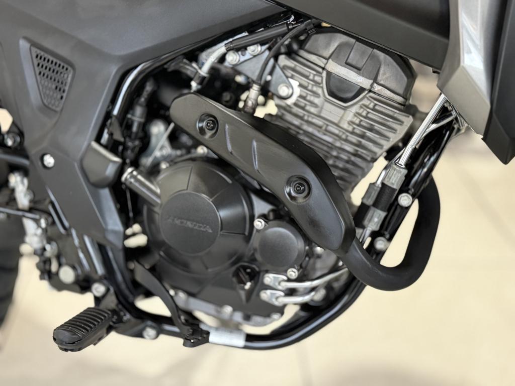 HONDA XRE 300 Sahara - Foto