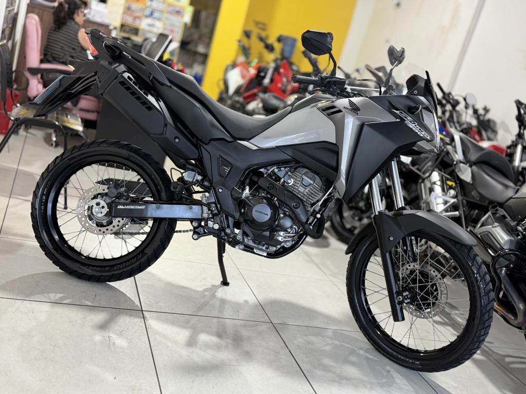 HONDA XRE 300 Sahara - Foto