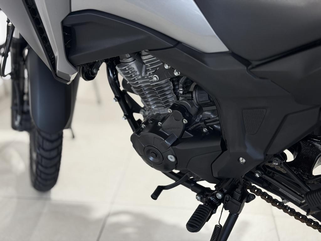 HONDA XRE 300 Sahara - Foto