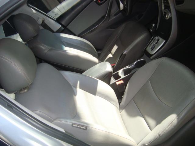 HYUNDAI Elantra - Foto