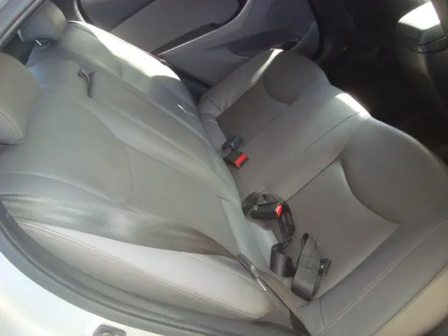 HYUNDAI Elantra - Foto