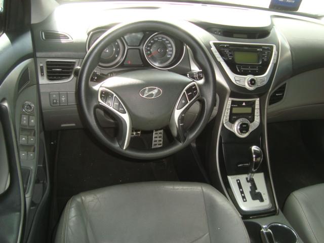 HYUNDAI Elantra - Foto