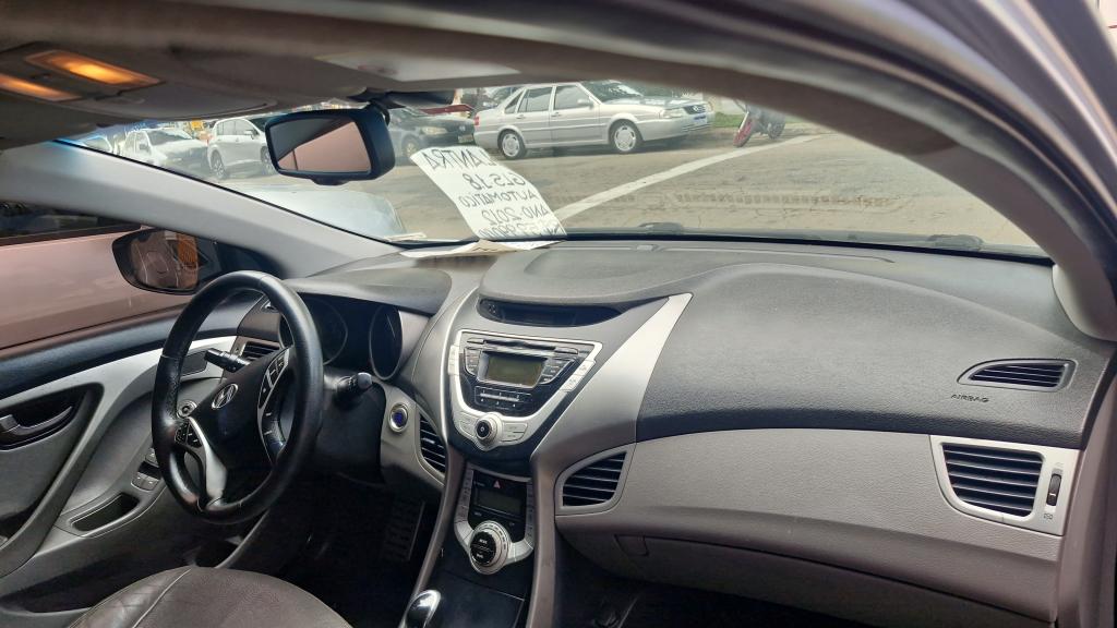 HYUNDAI Elantra - Foto