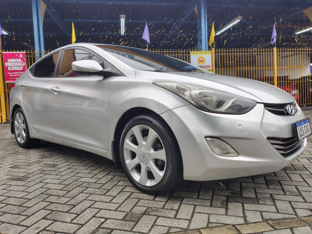 HYUNDAI Elantra - Foto