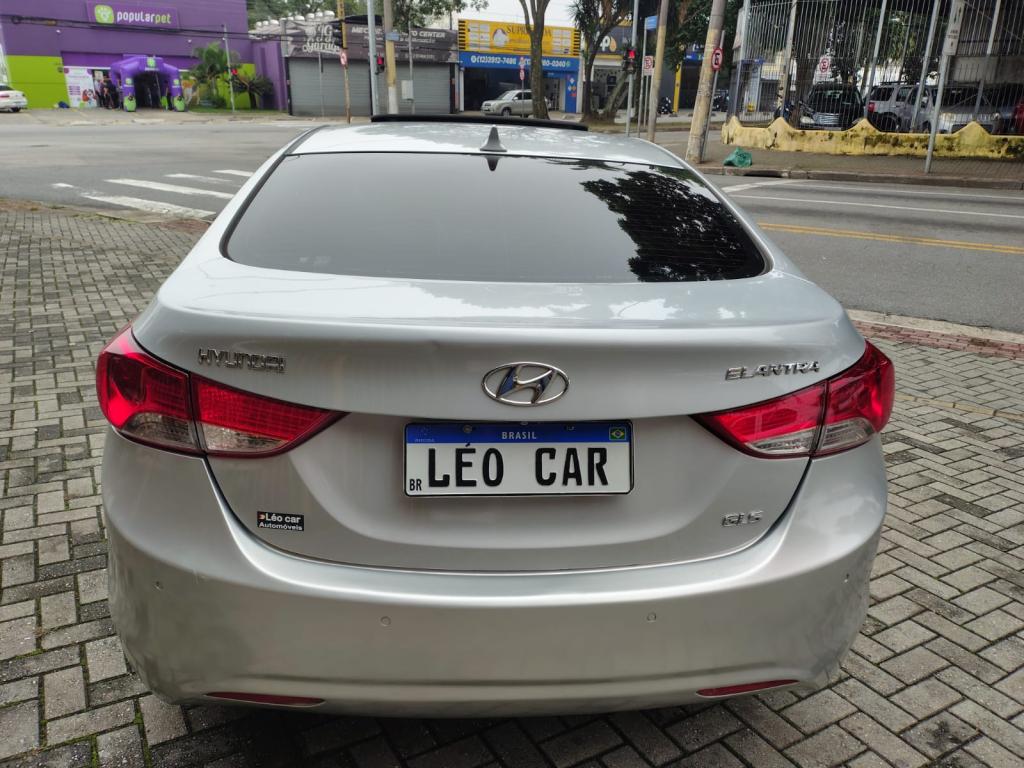 HYUNDAI Elantra - Foto