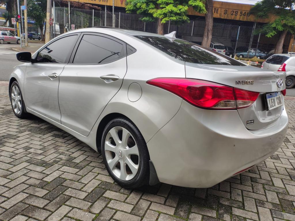 HYUNDAI Elantra - Foto