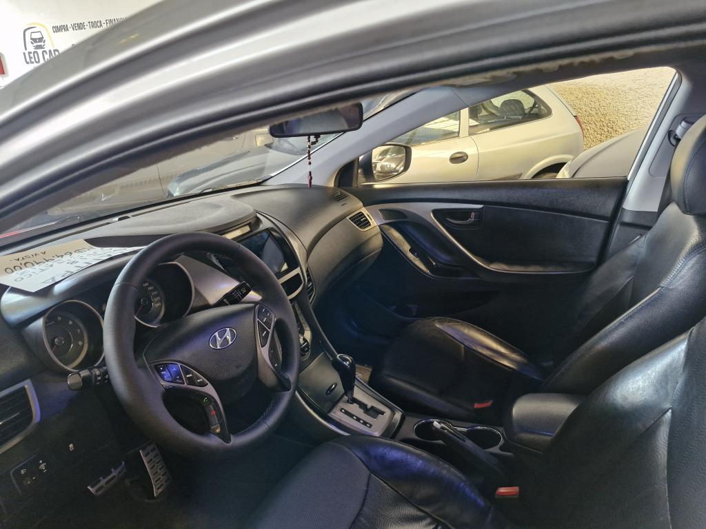 HYUNDAI Elantra - Foto