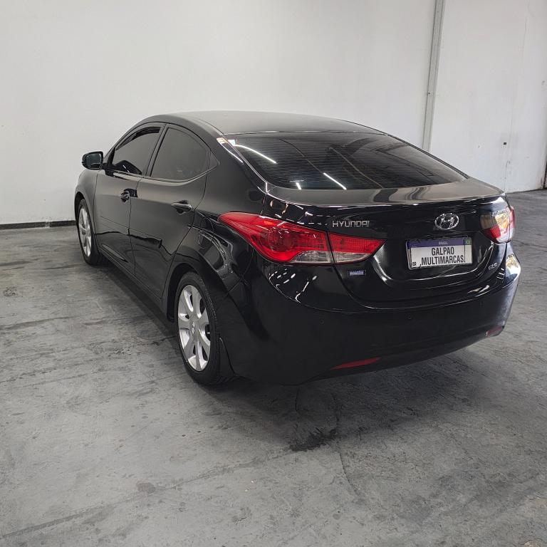 HYUNDAI Elantra - Foto