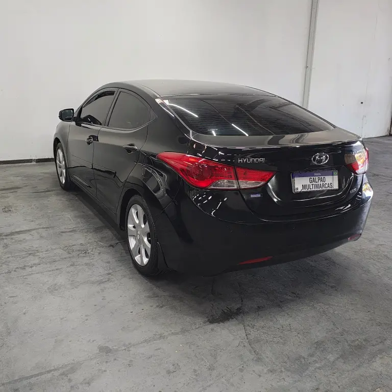 HYUNDAI Elantra - Foto