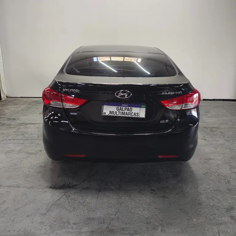 HYUNDAI Elantra - Foto