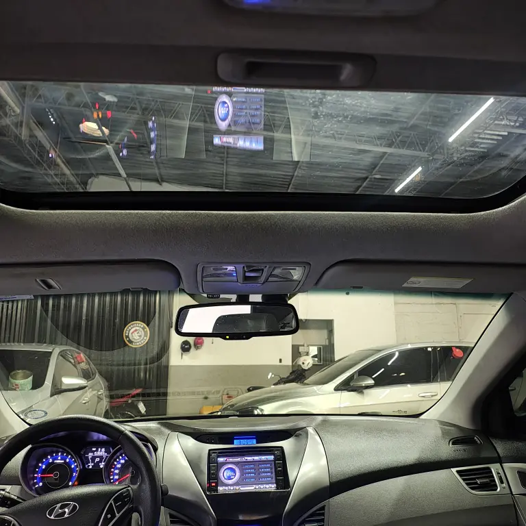 HYUNDAI Elantra - Foto