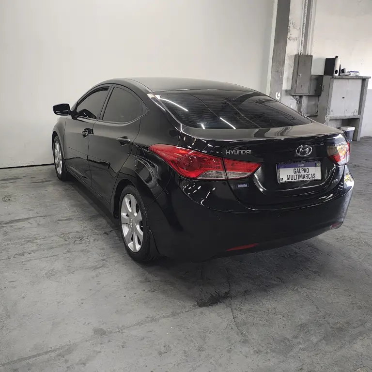 HYUNDAI Elantra - Foto