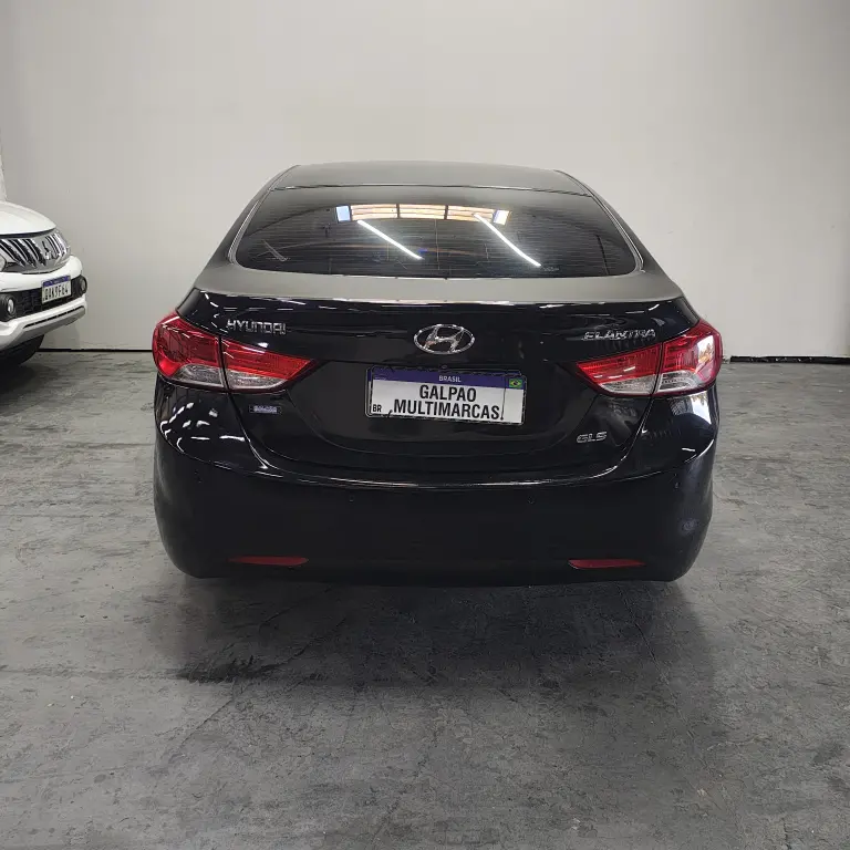 HYUNDAI Elantra - Foto