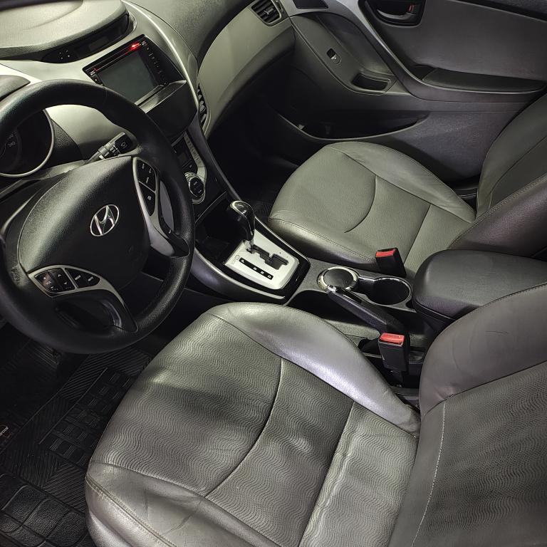 HYUNDAI Elantra - Foto