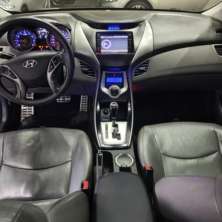 HYUNDAI Elantra - Foto