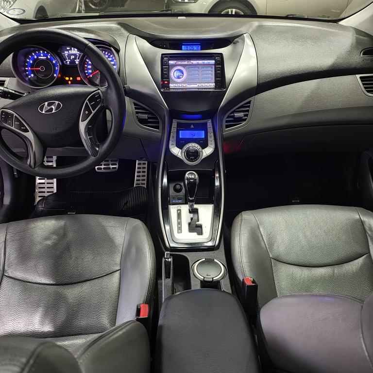 HYUNDAI Elantra - Foto
