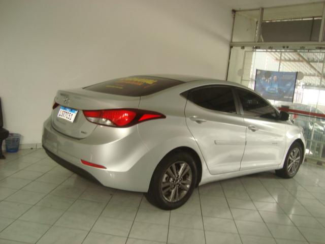 HYUNDAI Elantra - Foto