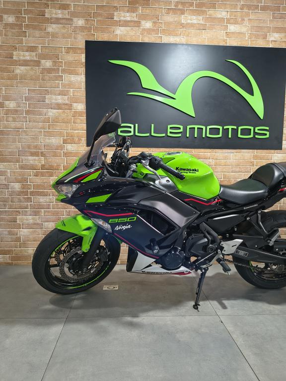 KAWASAKI Ninja 650 - Foto