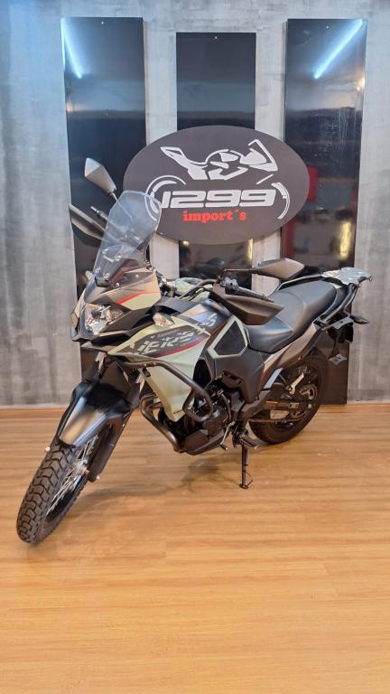 KAWASAKI Versys 300 - Foto