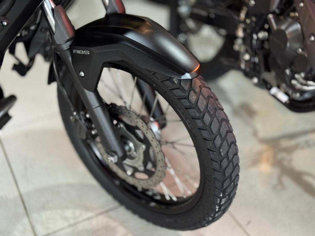 KAWASAKI Versys 300 - Foto