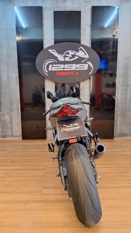 KAWASAKI ZX 10 R - Foto