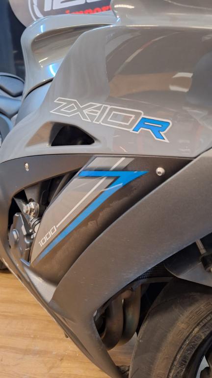 KAWASAKI ZX 10 R - Foto