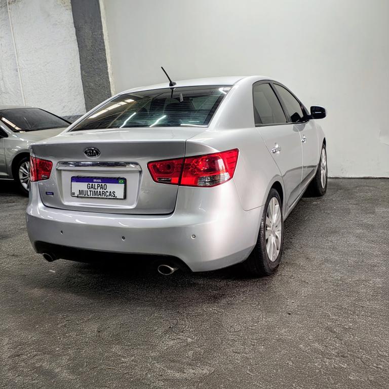 KIA Cerato Sedan - Foto