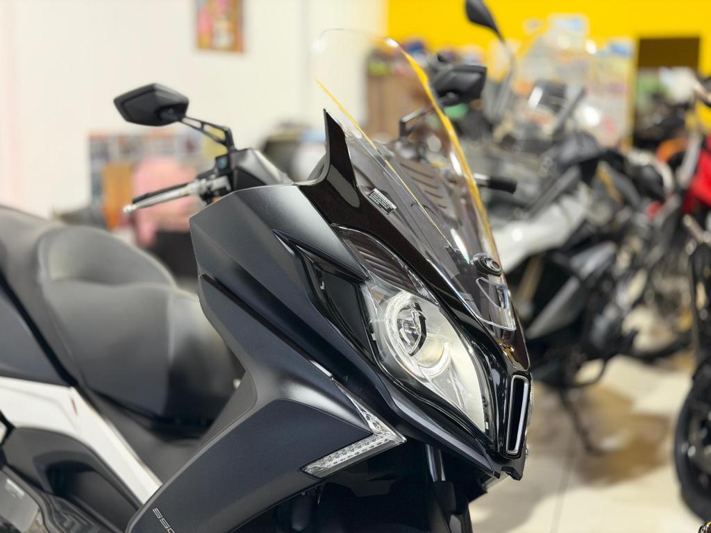 KYMCO Downtown 300i - Foto