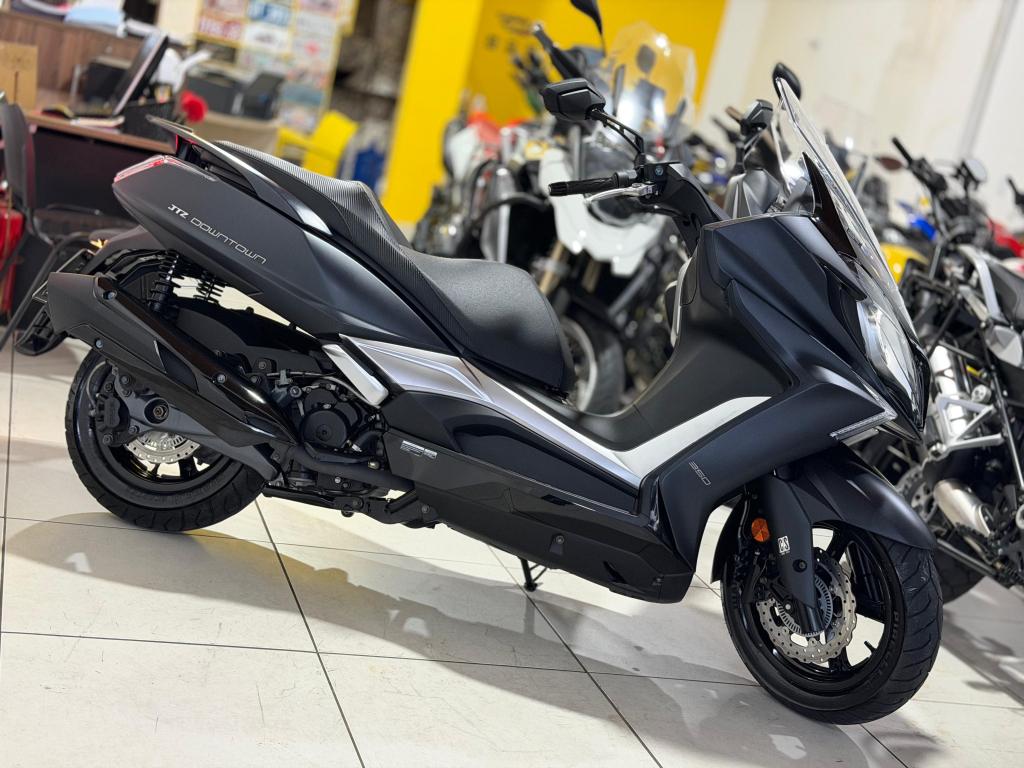 KYMCO Downtown 300i - Foto