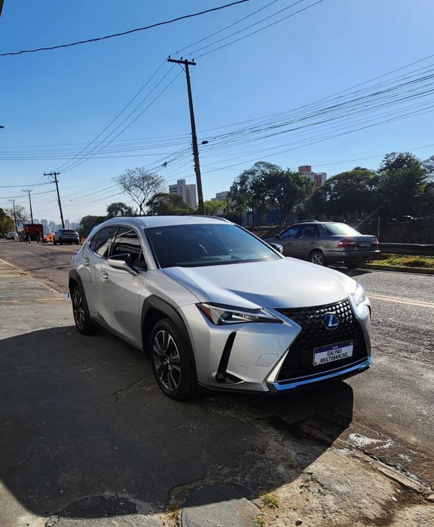 LEXUS UX 250H - Foto